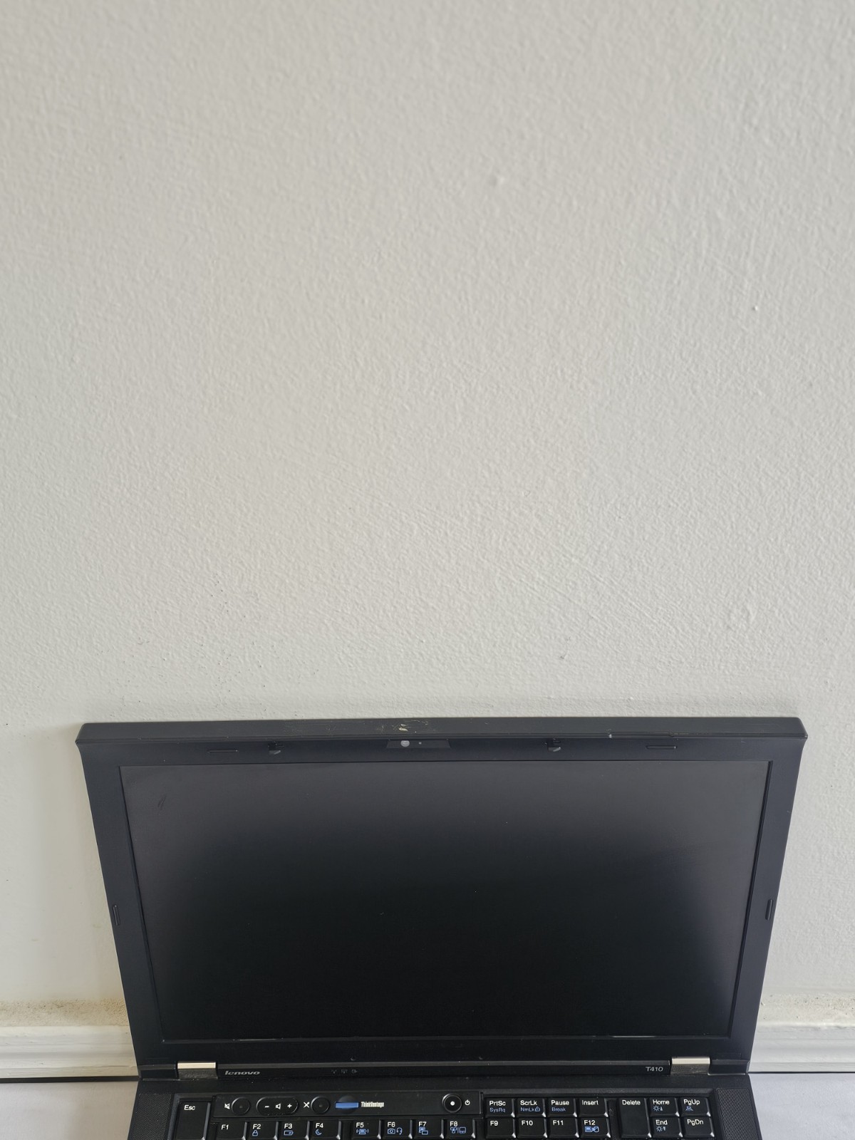 Lenovo ThinkPad T410 Laptop – Intel i5-M520 – 4GB RAM – NO HDD/OS – READ