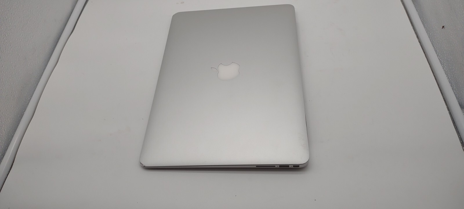 7093 MacBook Air A1466(No charger, No battery).i5.4GB.120GB SSD.13.3″.Big Sur.