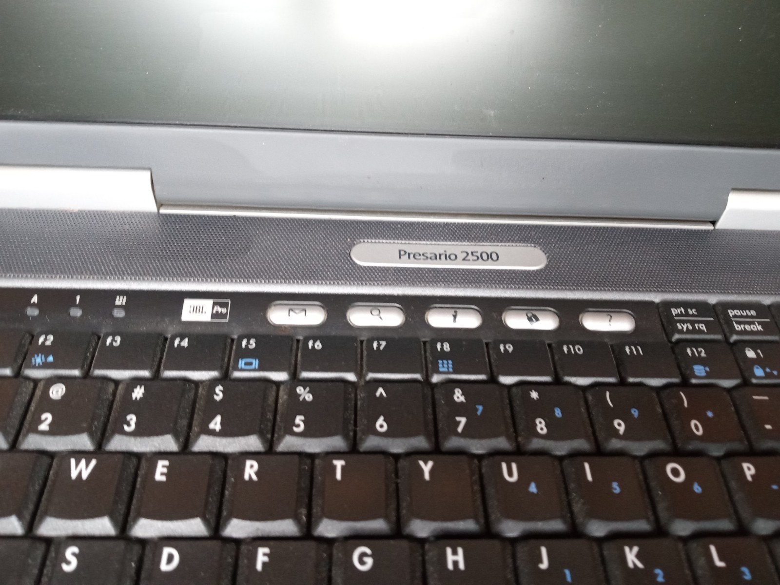 Vintage Compaq Presario 2500 Pentium 4 Laptop 512MB RAM 60GB For Parts