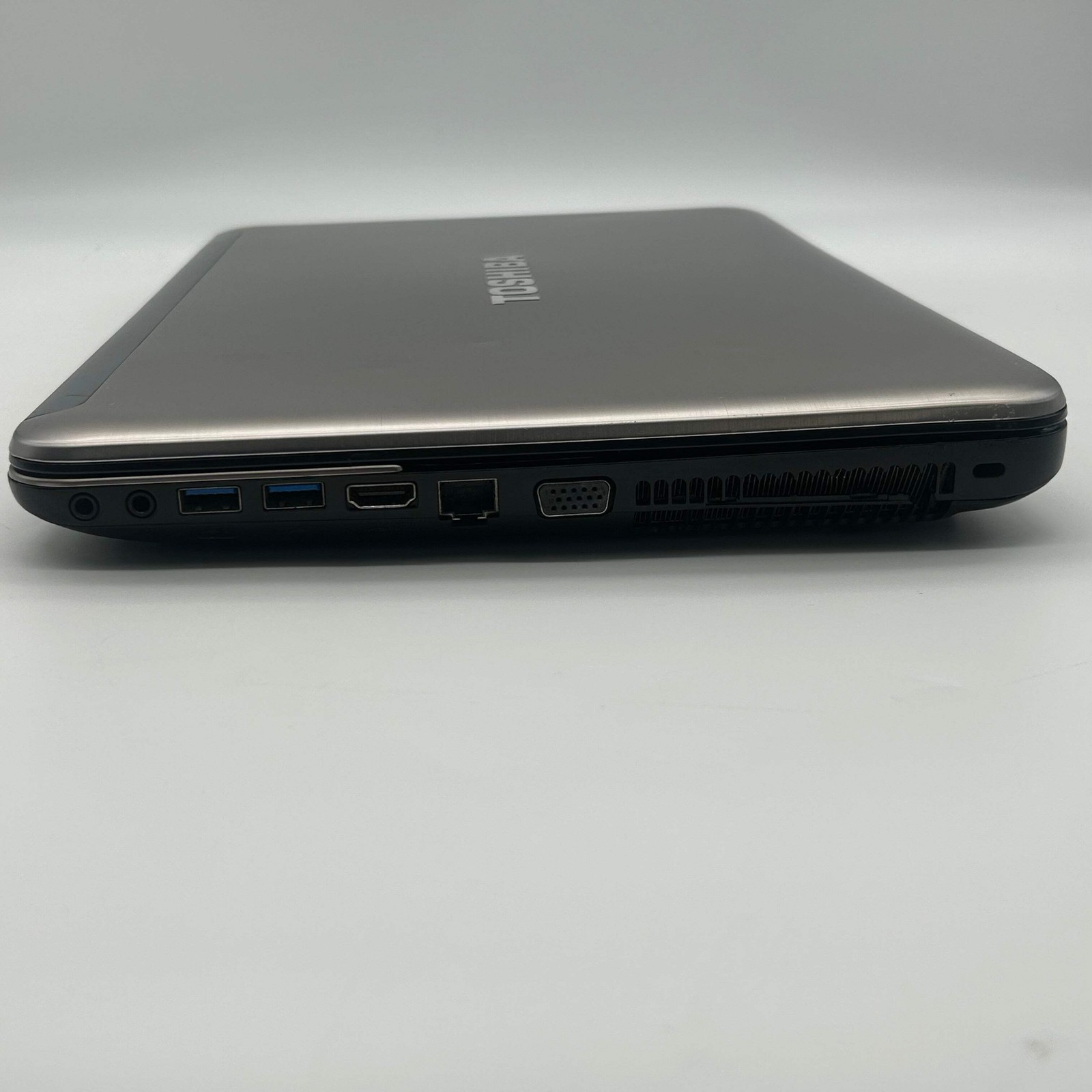 Toshiba Satellite S850 Core i7 2.4GHz,6GB RAM,512GB 15.6″ Gray Laptop