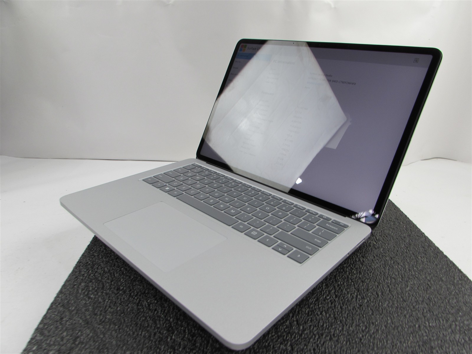 Microsoft Surface Laptop Studio 1964 i7-11370H 1TB SSD 32GB RTX A2000 *No A/C*