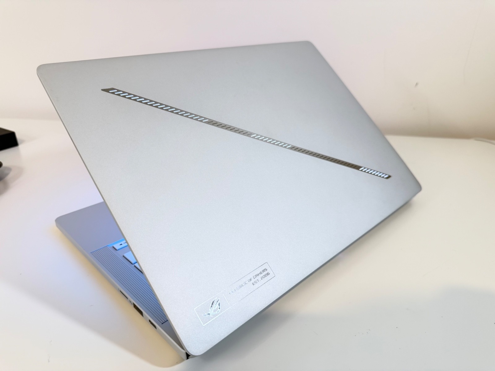 ASUS ROG Zephyrus G14/3K OLED 120Hz/Ryzen 9 270/16GB/1TB SSD/RTX 5060