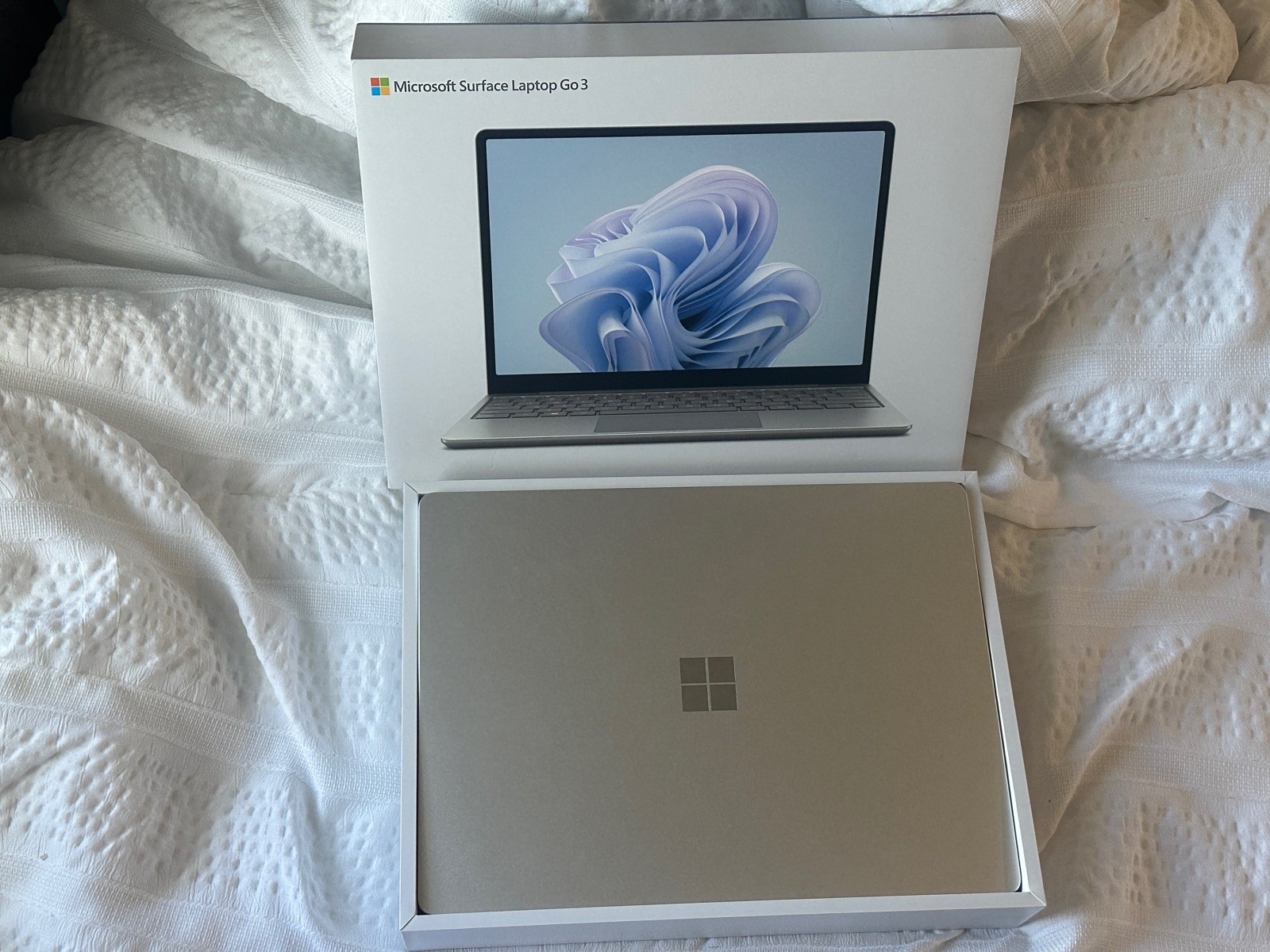 Microsoft Surface Laptop Go 3 12.4″ (256GB SSD, Intel Core i5 12th Gen., 4.40…