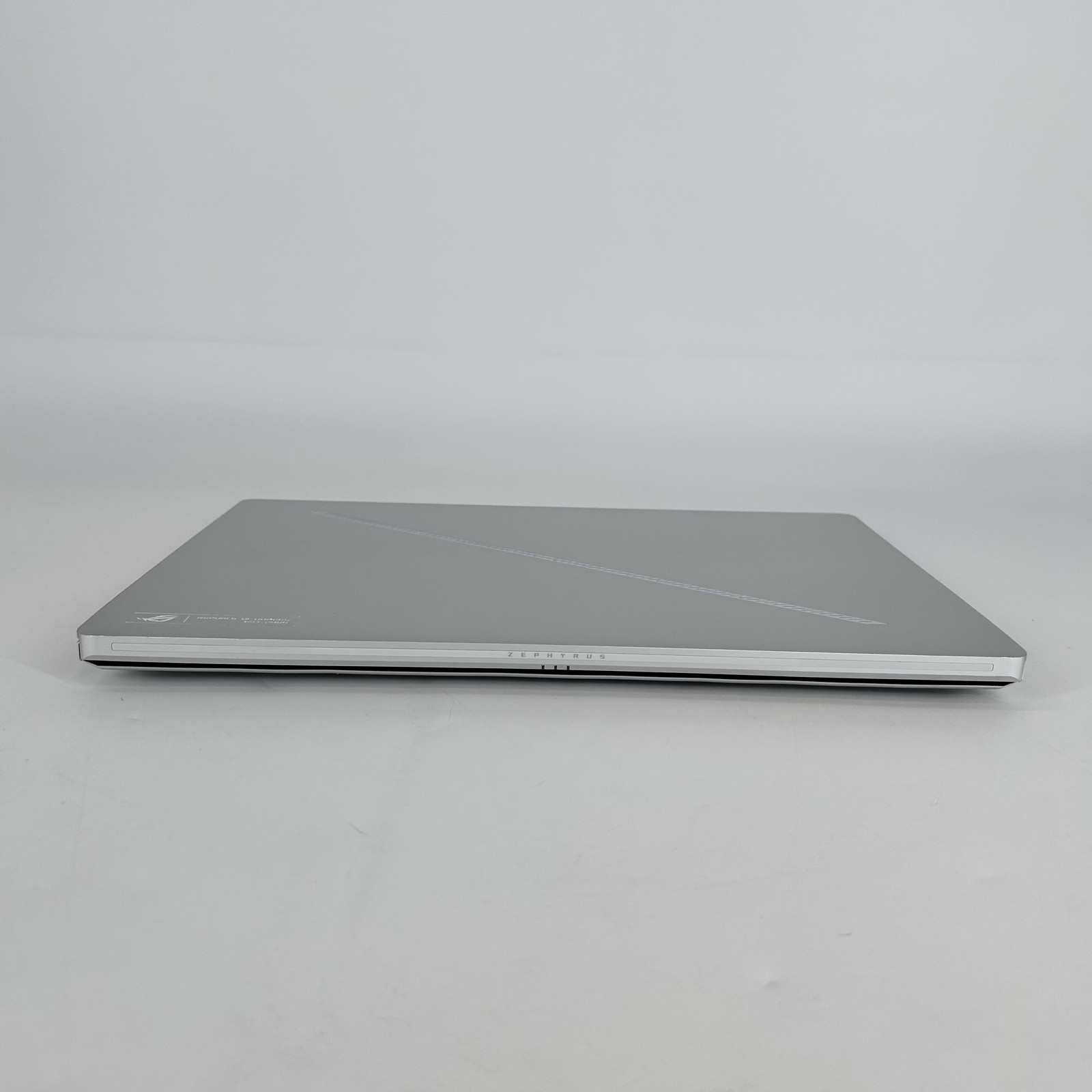 Asus ROG Zephyrus G16 GU605 240Hz QHD+ 2.9 GHz Ultra 9 285H 32GB 2TB RTX 5070 Ti