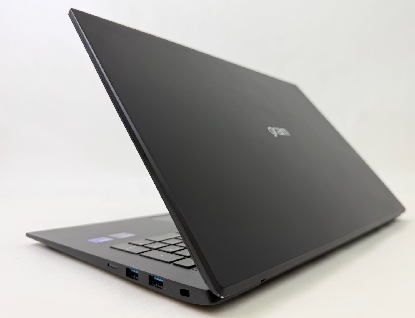 LG Gram 17Z90TL 17″ Touch Ultra 7 258V 32GB 2TB SSD W11H Thin Lightweight Laptop