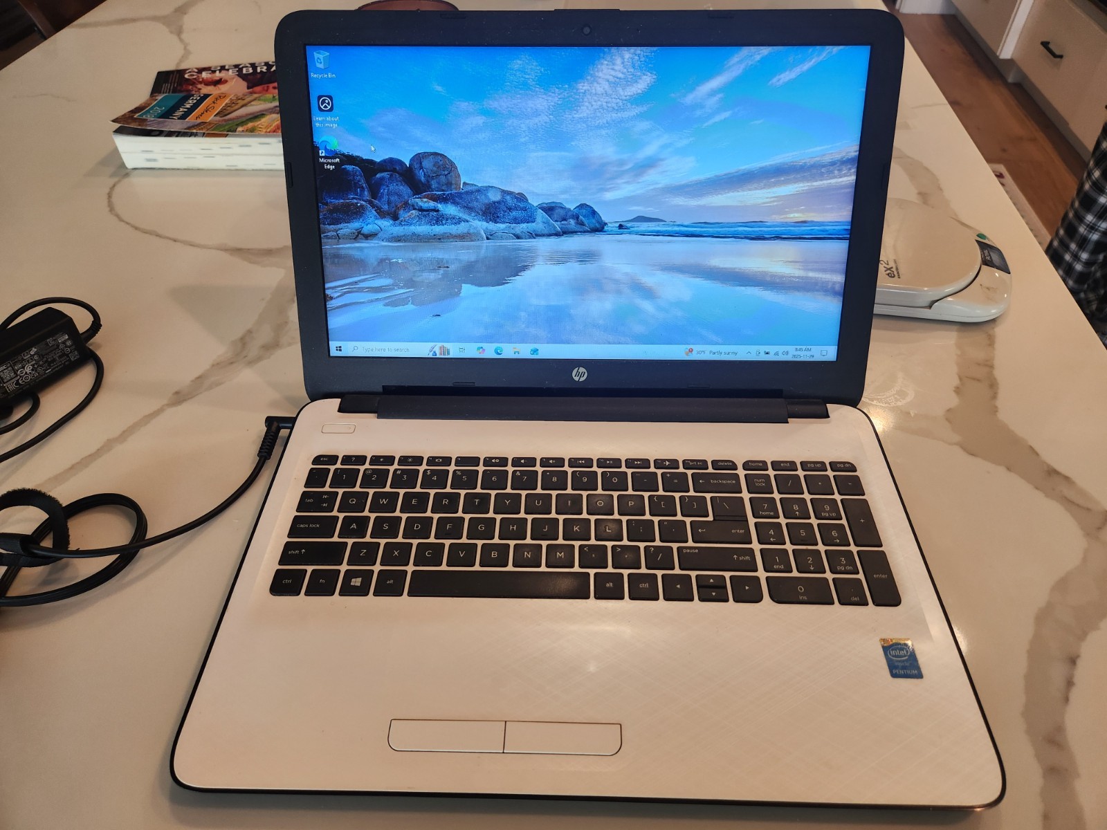 15.5″ HP Notebook 15-r254tu Intel Pentium N3700 1.60GHz 4GB DDR3 932 GB Win10Pro