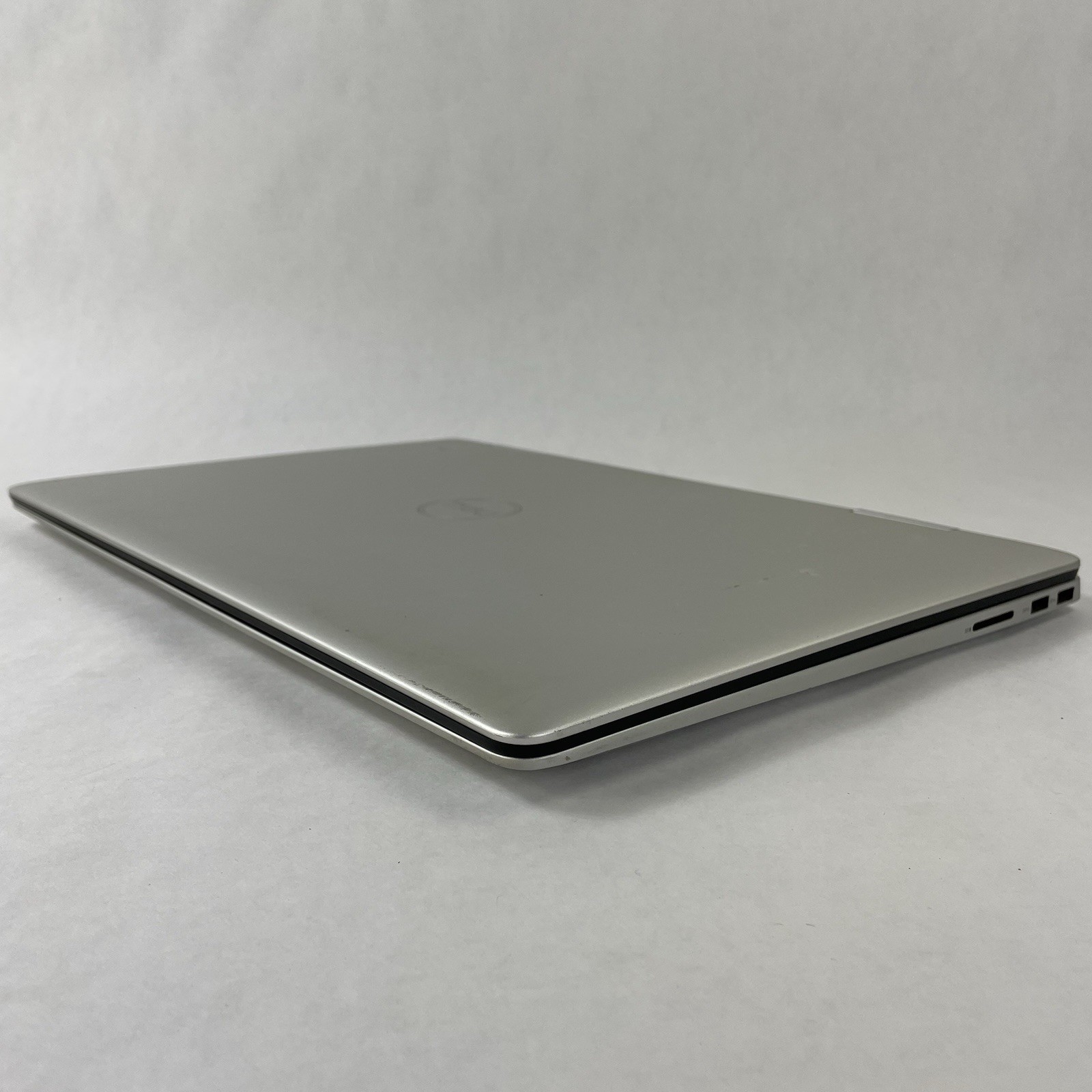 Dell Inspiron 7786 17.3″ i7-8565U 1.80 GHz 8 GB RAM No SSD/OS/AC NVDIA MX250