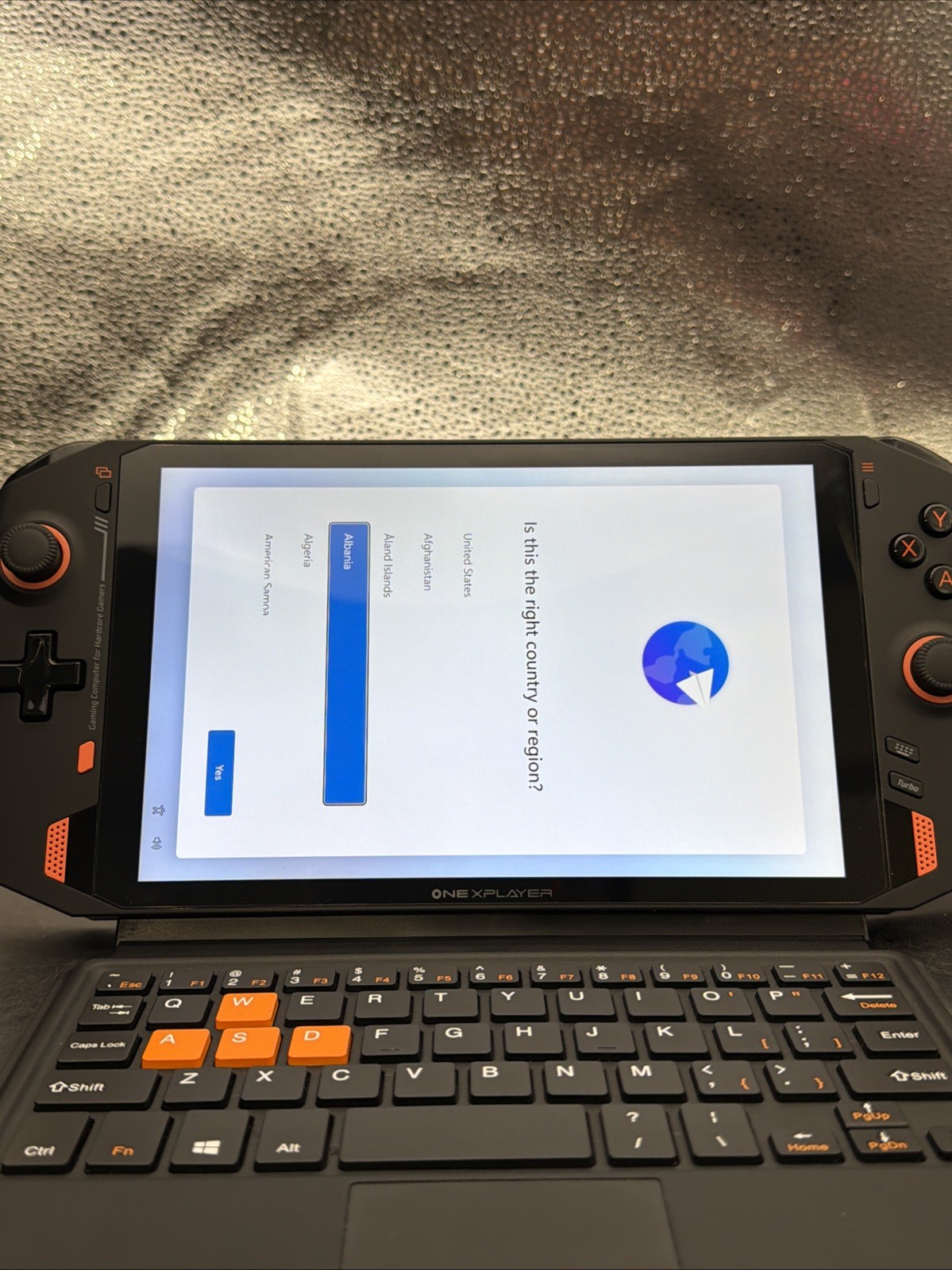 USED OneXPlayer Handheld Gaming PC (i7-1195G7 16GB RAM 2TB SSD W11) Black/Orange