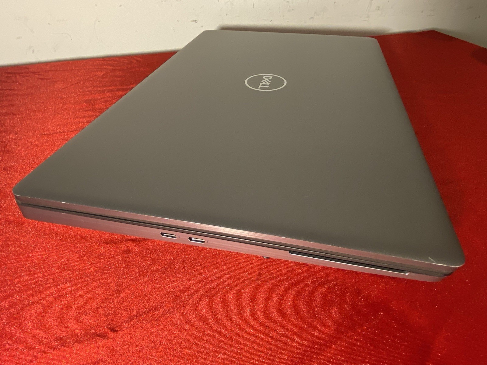 Dell Precision 7550 15.6 4K Intel i7-10850H 2.70GHz 16GB,256GB SSD Quadro T2000