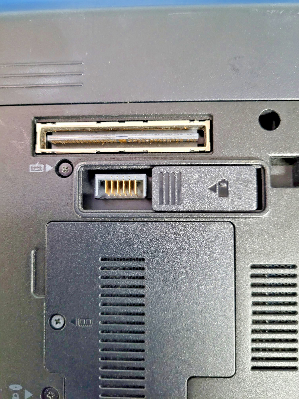 HP Elitebook 8440p Intel i5-M520 4 GB RAM – 250 HHD – WINDOW 10 + CHARGER