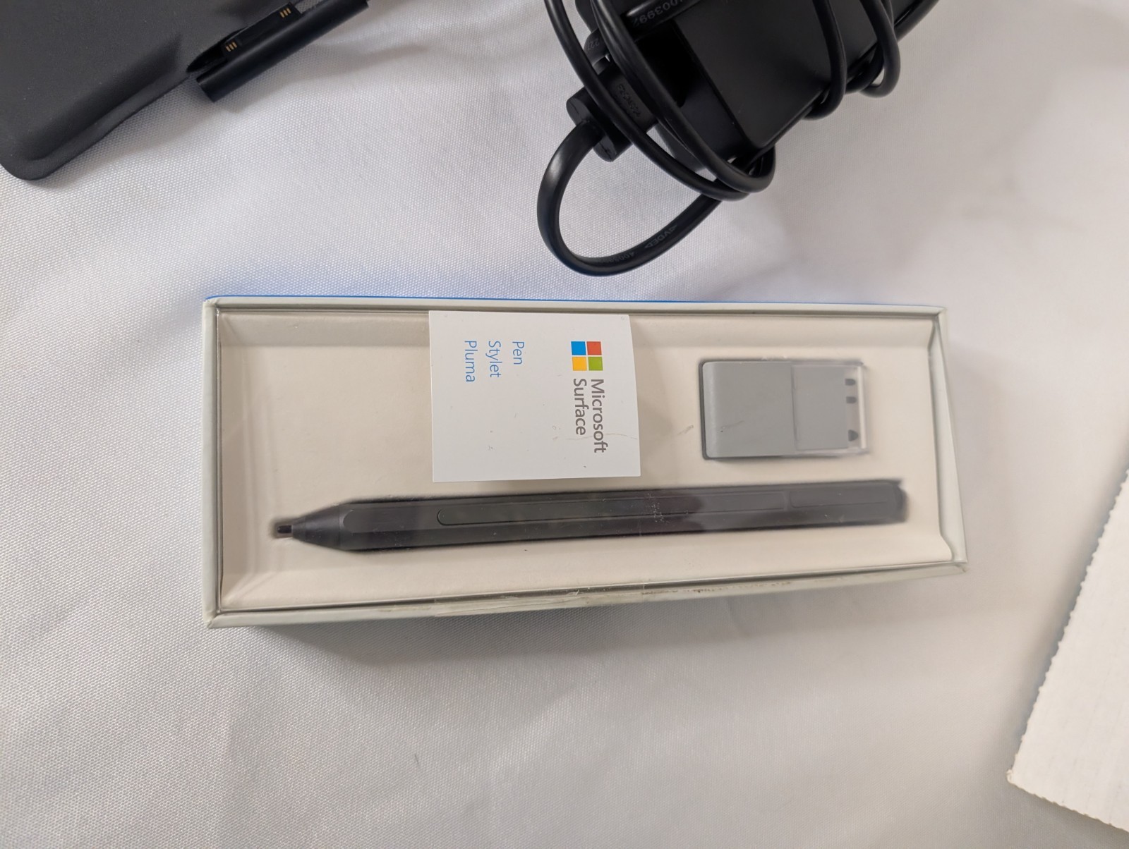 Microsoft Surface Pro 5 12.3 inch (256Gb, Intel i7 2.6GHz, 8GB RAM + Accessories
