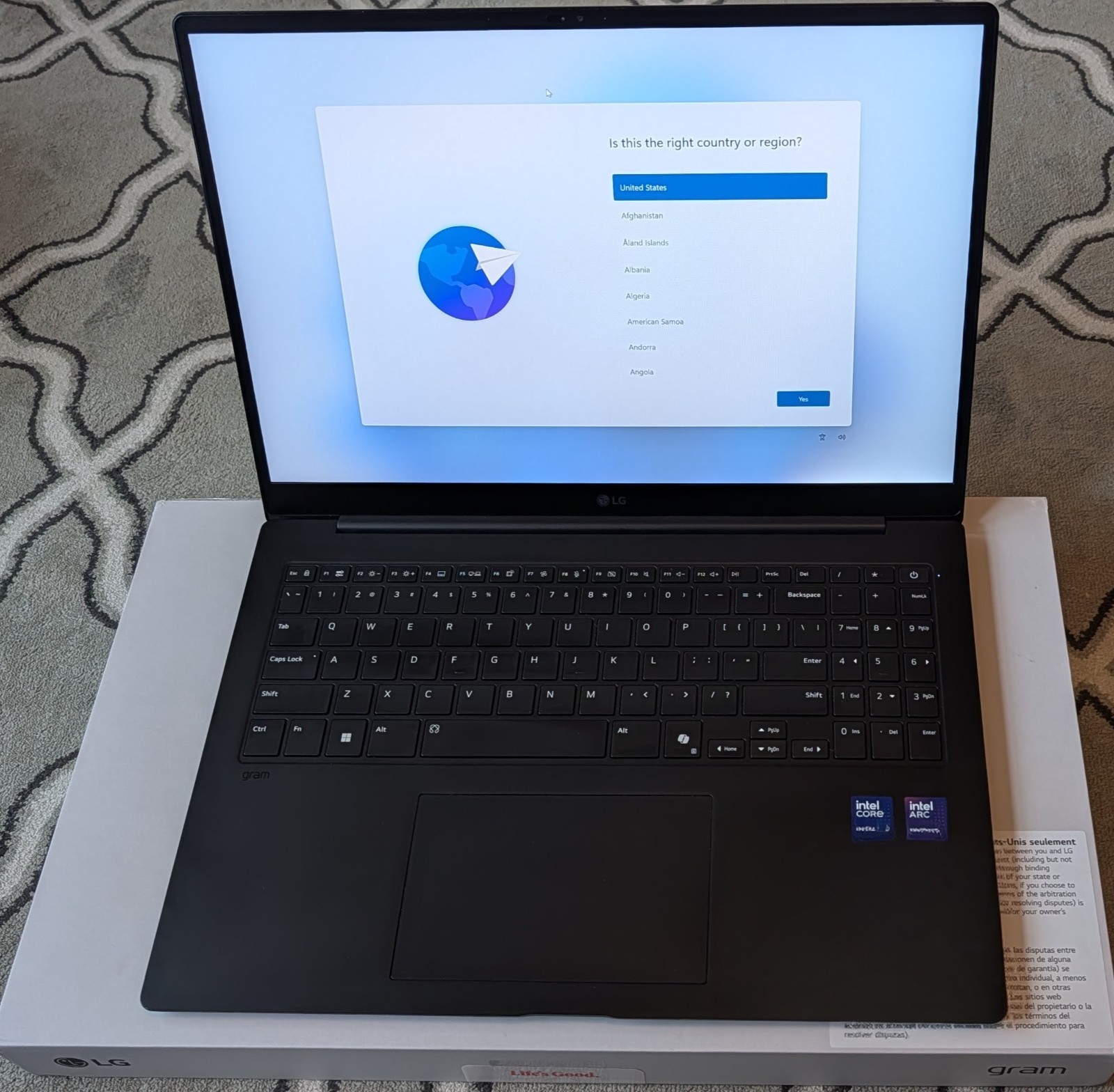 LG Gram 16 Laptop 16Z90TS-G.AUG9U1 Core Ultra 9 Series 2 32GB RAM 2TB SSDs IPS