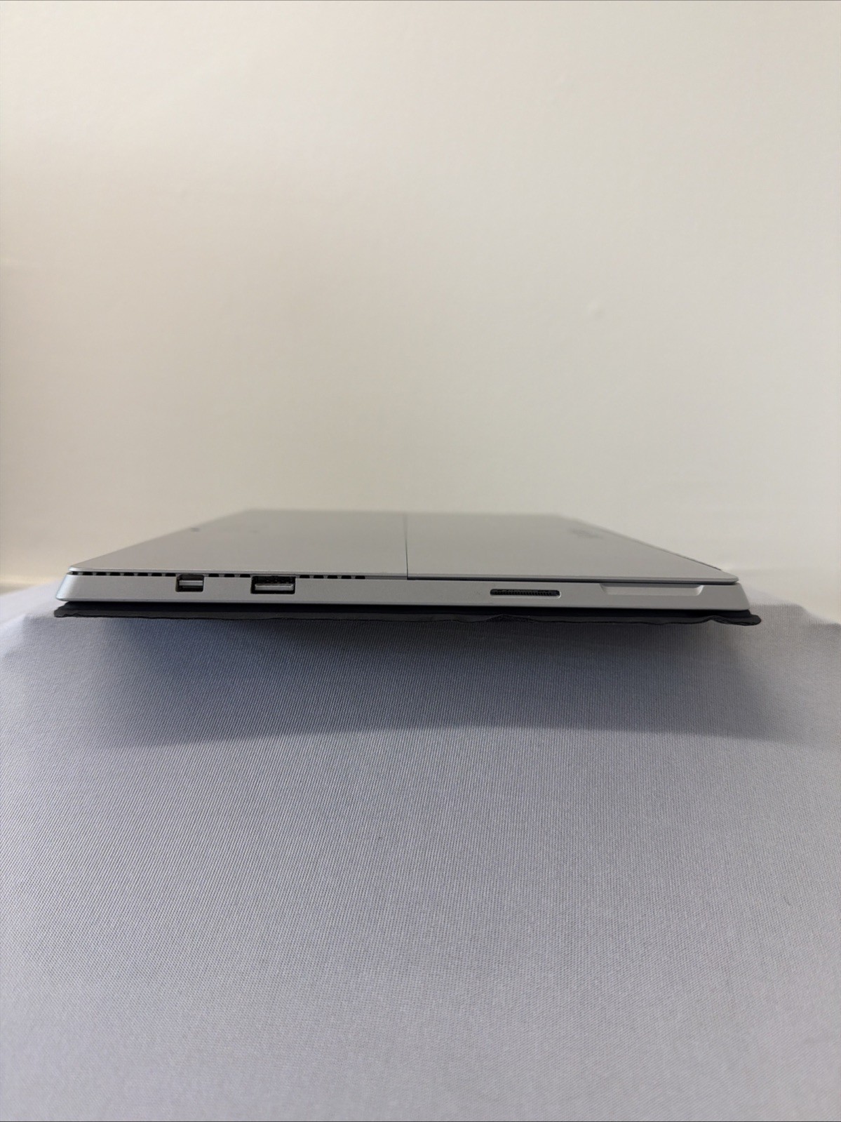 Microsoft Surface 2631 Laptop – Good Screen – Intel i5-4300U – Read Des