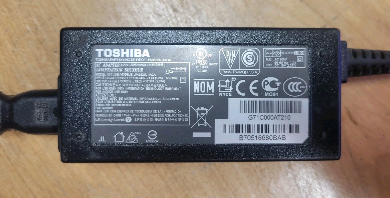 Toshiba Satellite C655D-S5200 laptop 15.6 Screen AMD 3GB RAM 300GB