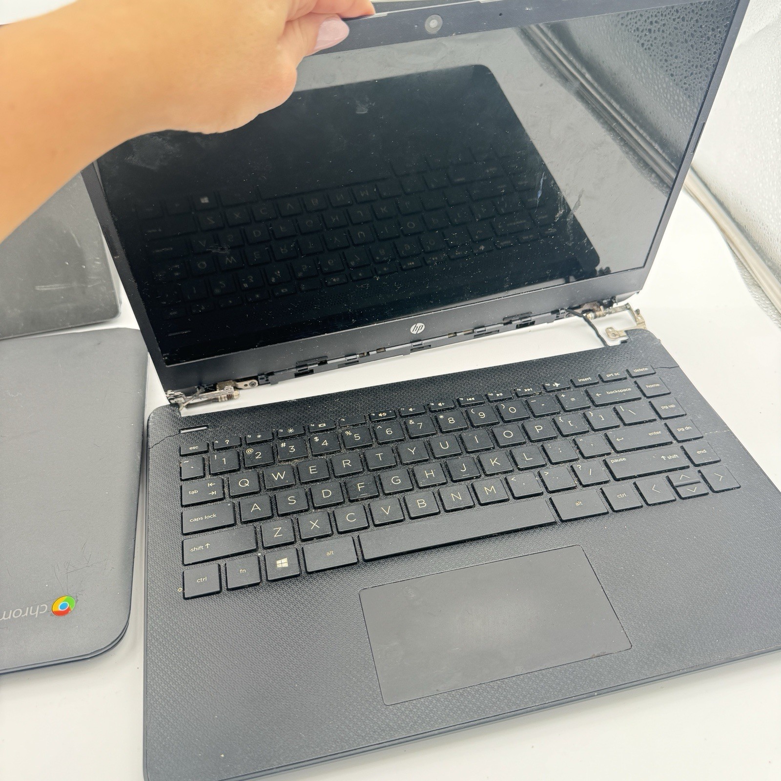 HP Chromebook Lot Of 6 Mixed For Parts Only Broken Hinges Untested Screens Good