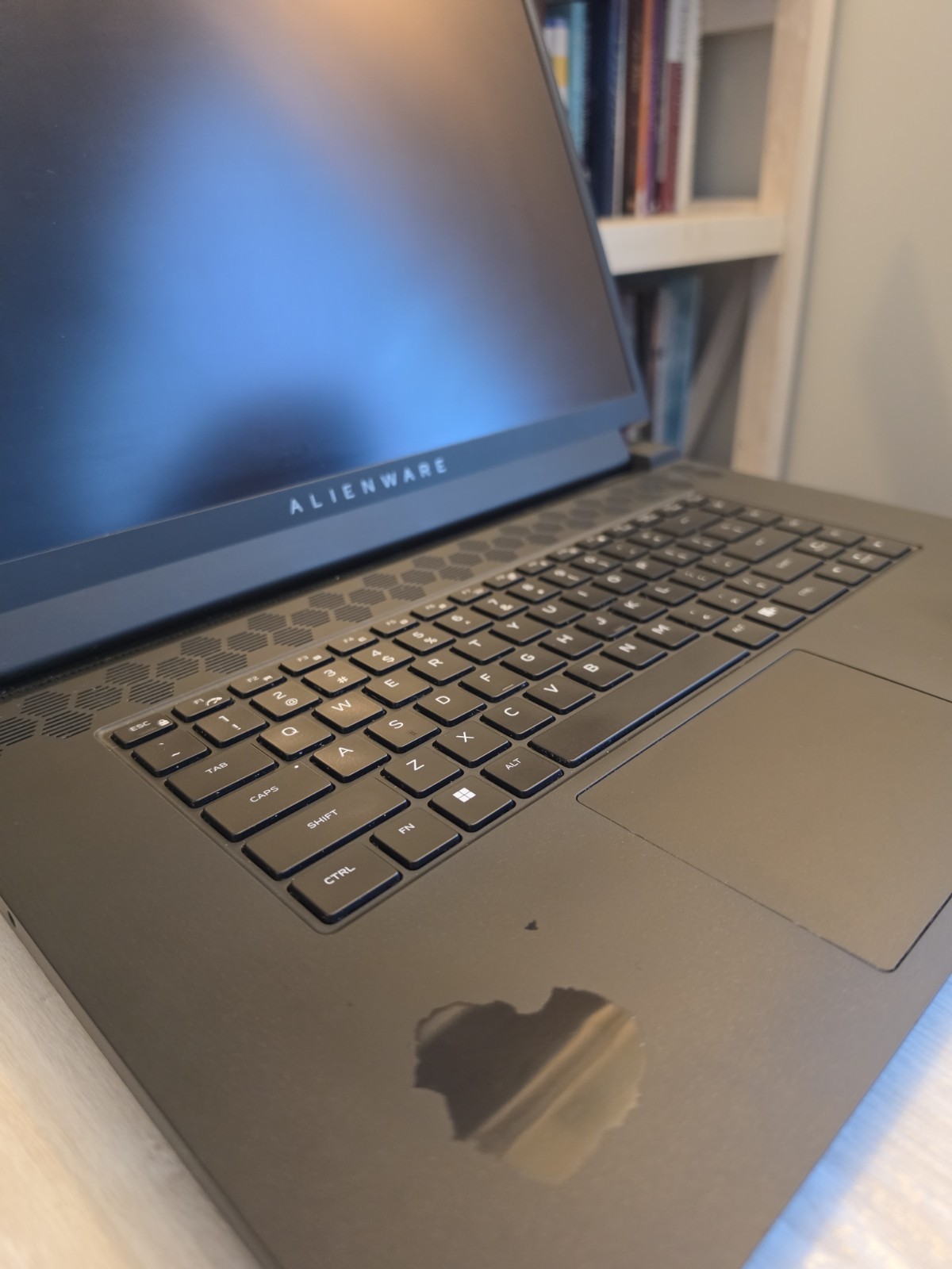 Alienware m17 R5 AMD 17in Ryzen 9 6900HX 16GB 1TB SSD RTX 3070Ti W11 w charger