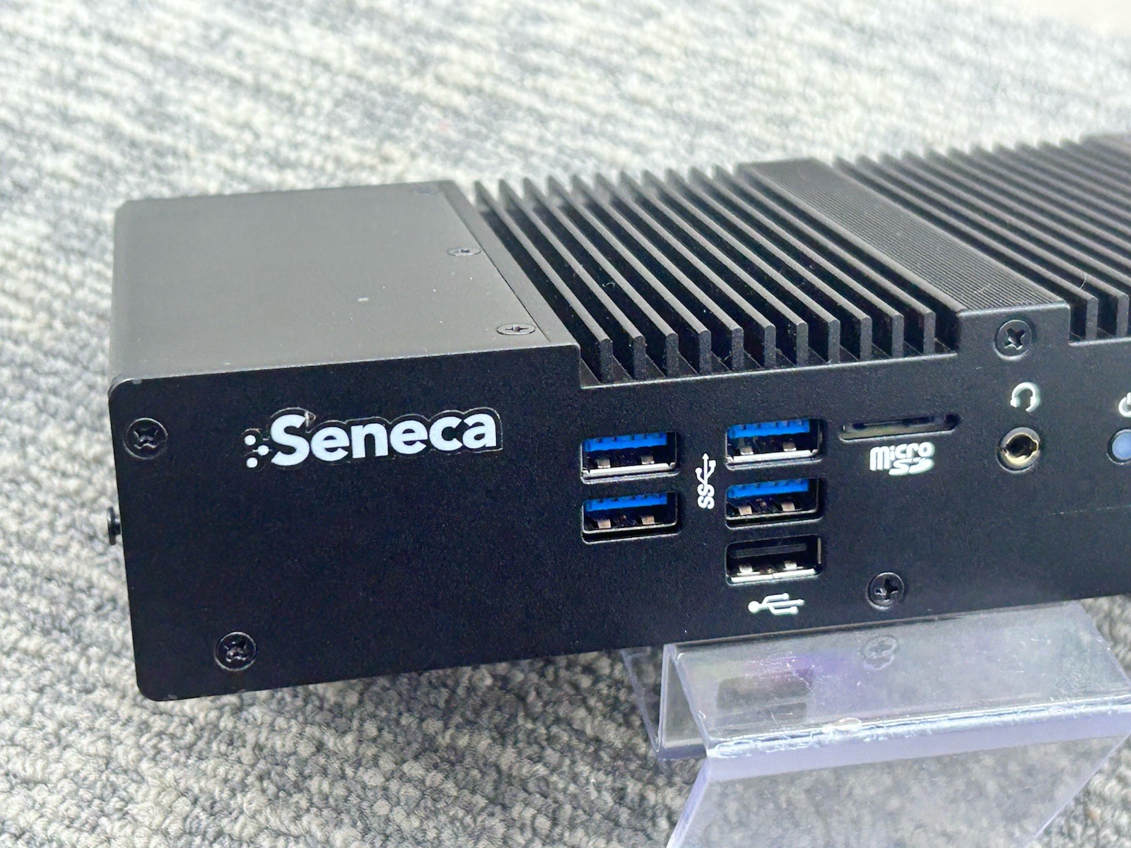 Seneca XK-FLX Fanless Celeron N3060 1.6GHz 4GB RAM 120GB DIGITAL SIGNAGE 011737
