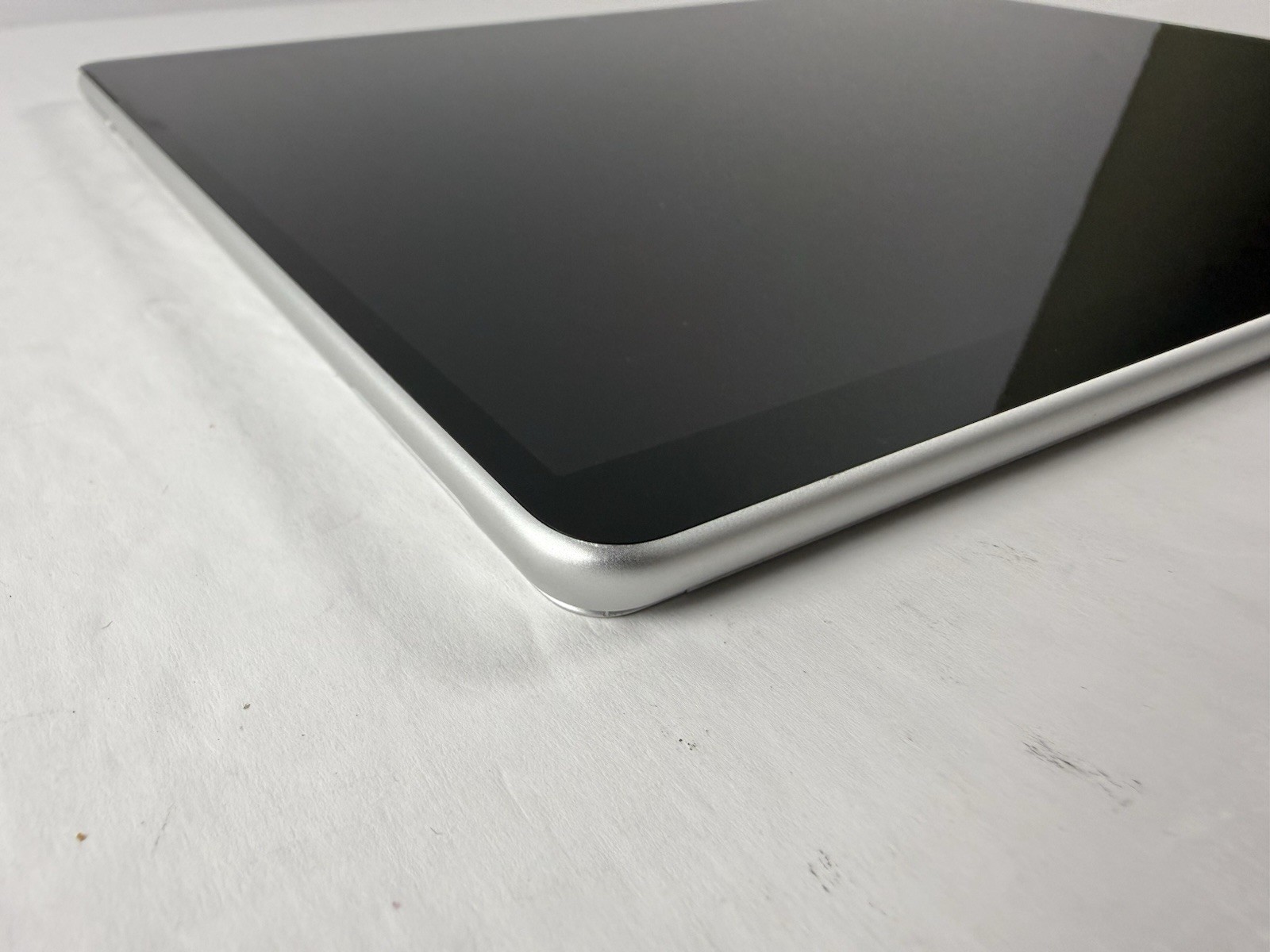 Microsoft Surface Pro 8 (1982) i5-1145G7 – 16GB RAM – 256GB 120Hz – Win 11 Pro