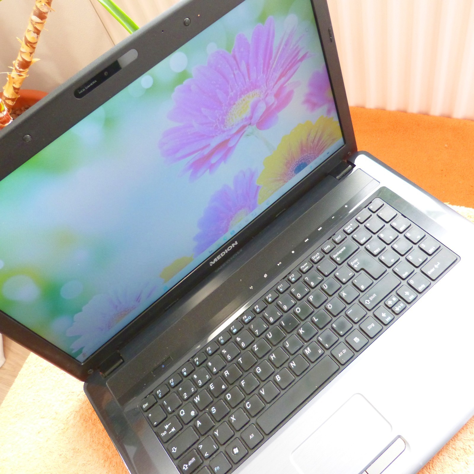 Medion E7222 17 inch HDP DOLBY CINEMA l Windows 11 3x HDD SSD l 12GB RAM…