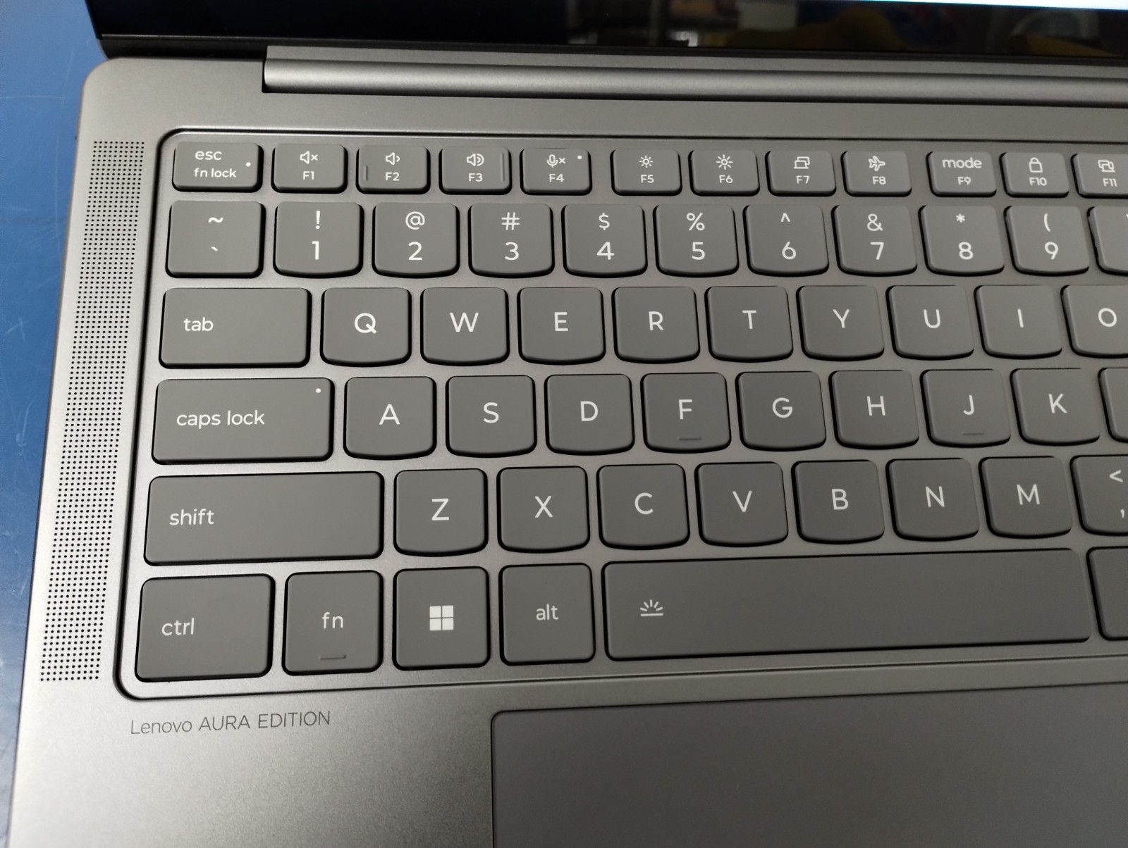 Lenovo Slim 7 14ILL10, Intel Core Ultra 7, 2.20 GHz, 32 GB RAM, 1 TB NVMe SSD