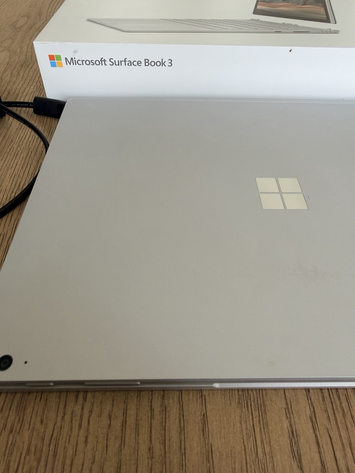 Microsoft Surface Book 3 13.5″ 10th Gen i5 1.2GHz 8GB-256GBSSD Windows 11 Pro