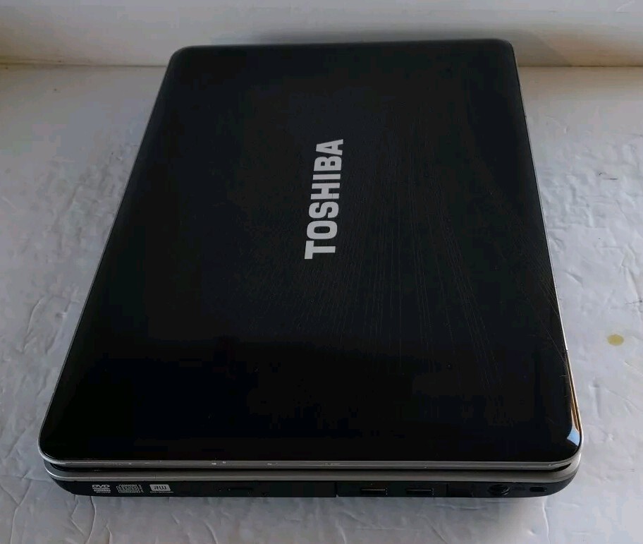 TOSHIBA SATELLITE A505D-S 15.6″ 500GB 8GB AMD Turion X2 Ultra 2.30 GHz Win 7 PRO