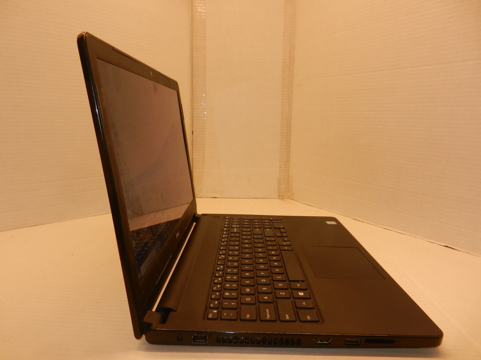 DELL INSPIRON 15 5566 15.6″ (TS) CORE I3-7100U@2.4 4GB RAM 250GB SSD WINDOWS 10