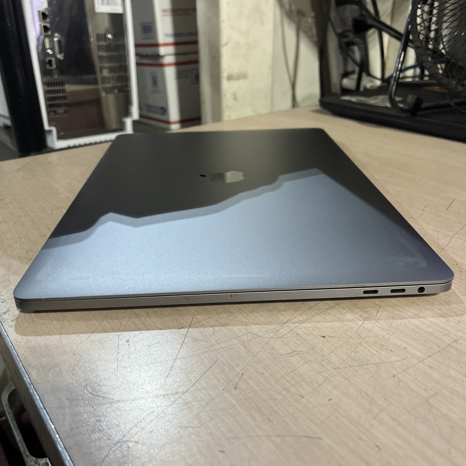 APPLE MACBOOK PRO 15″ TOUCH/2018 CORE I7-8750H 2.2GHZ 16GB RAM 256SSD
