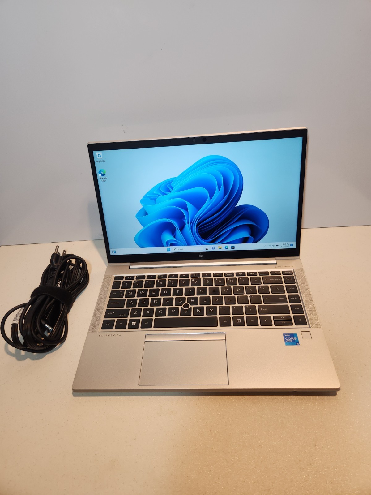 HP Elitebook 840 G8 14 FHD i5-1145G7 2.60GHz 16GB 512GB SSD – MINOR BEZEL SPLIT