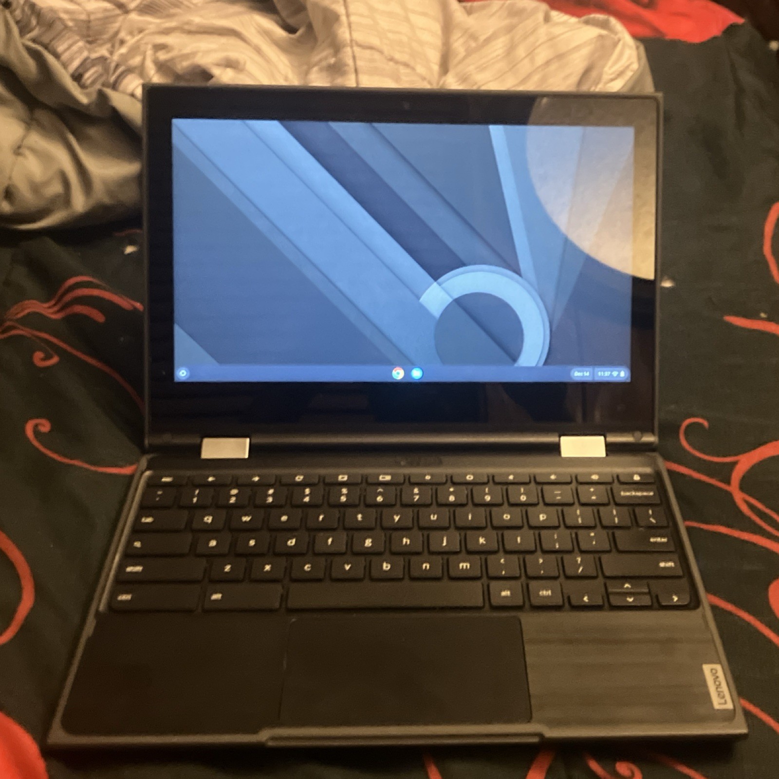 Lenovo 300e Chromebook 2nd Gen 11.6 in Touchscreen 2-in-1 AMD A4 4GB 32GB