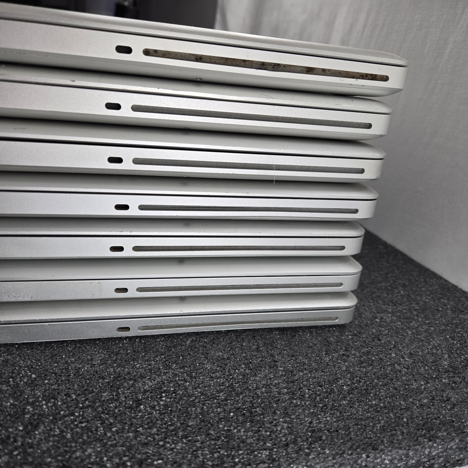 Lot of (7) Apple MacBook Pro A1278 intel i5 2.3 & 2.5 – Mixed Ram & HDD – PARTS