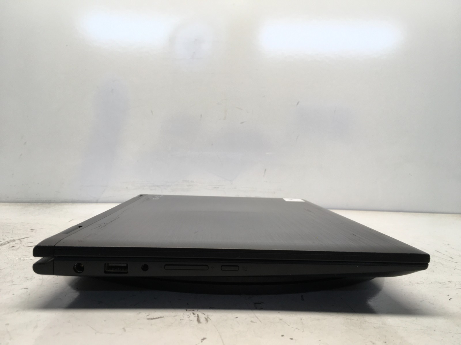 Toshiba Satellite E45W-C4200 Intel i3-5015U 2.1GHz 6 GB NO HDD