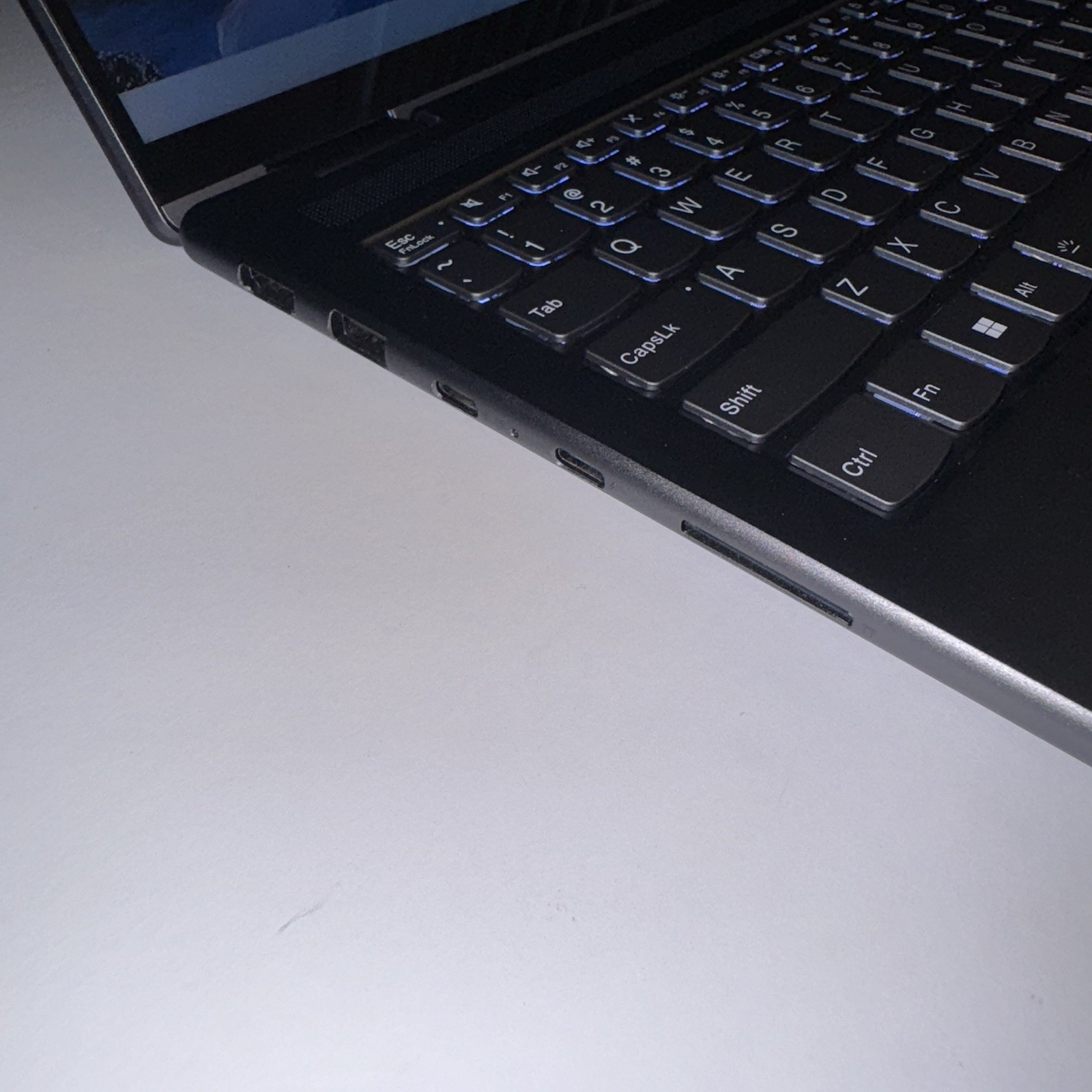 Lenovo Yoga 7i 2-in-1 16″ 2.5K Touch Laptop Core i5-1240P 8GB RAM 256GB SSD Gray