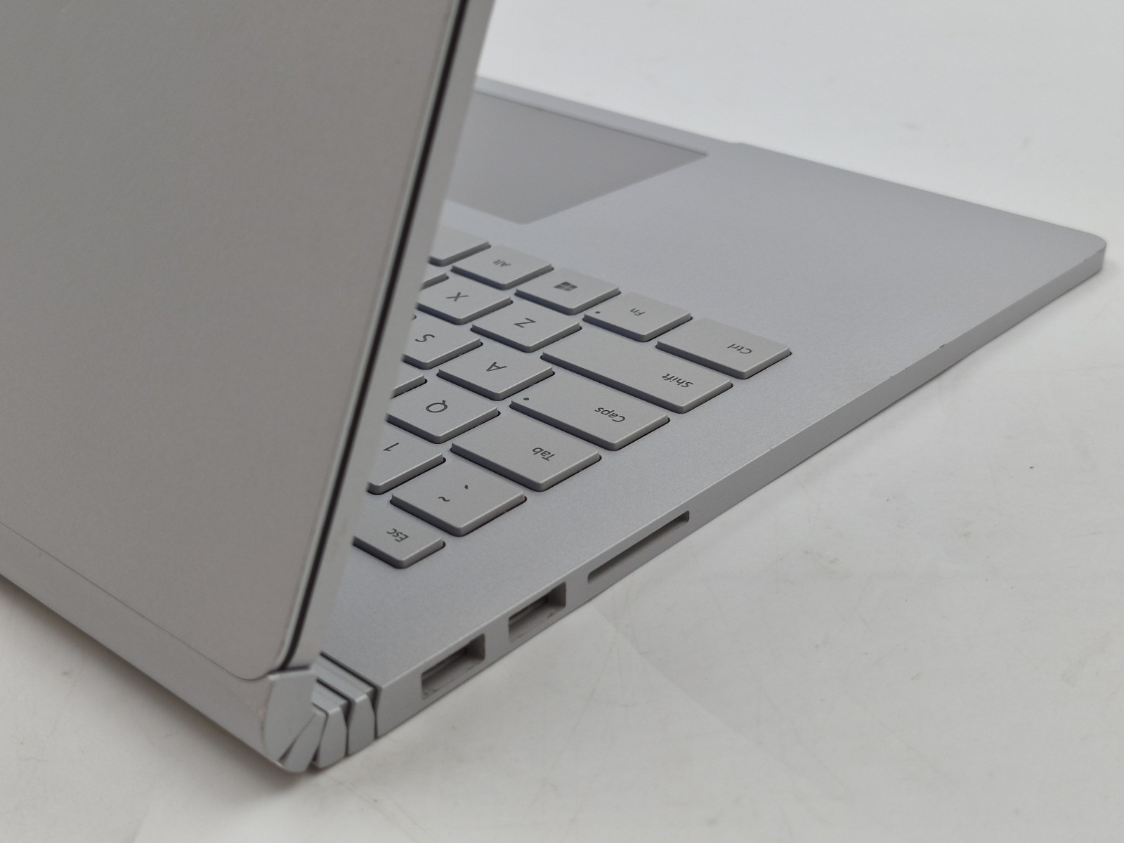 Microsoft Surface Book 2 13.5″ i5-8350U 1.70GHz 8GB RAM 256GB SSD Win 11 Pro