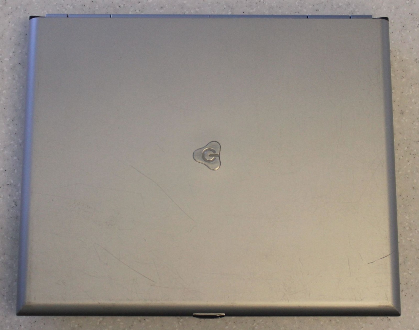 Gateway Windows 2000 Laptop,40GB HD, 512MB RAM,CDRW/DVD,Charge,Restore CDs,Book