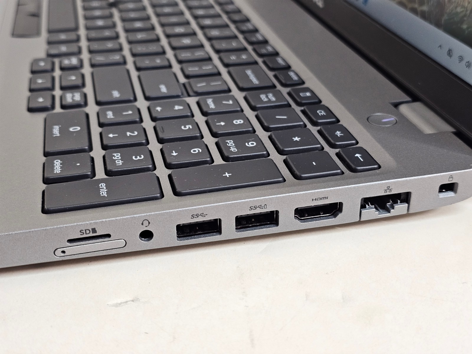 Dell Latitude 5510 Laptop – 1.7 GHz i5-10310U 16GB 512GB Webcam 15.6″ – SP10