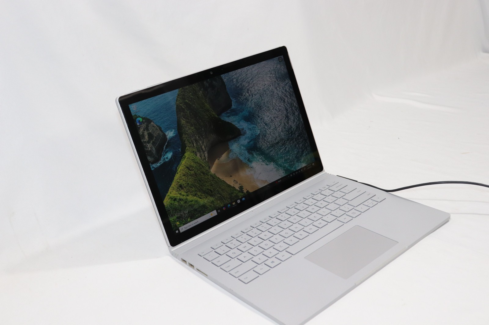 Microsoft Surface Book 2 13.5″ Intel Core i5-7300u 8GB RAM 256GB SSD Win11 Pro-3
