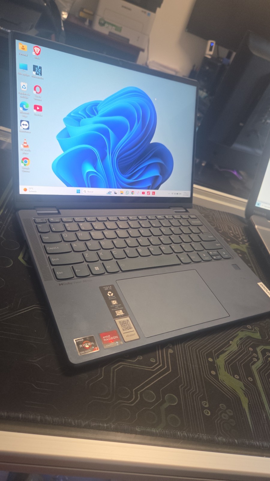 Lenovo Yoga 6 2-in-1 13.3″ FHD Touch Laptop AMD Ryzen 7 5700U 16GB RAM 512GB SSD