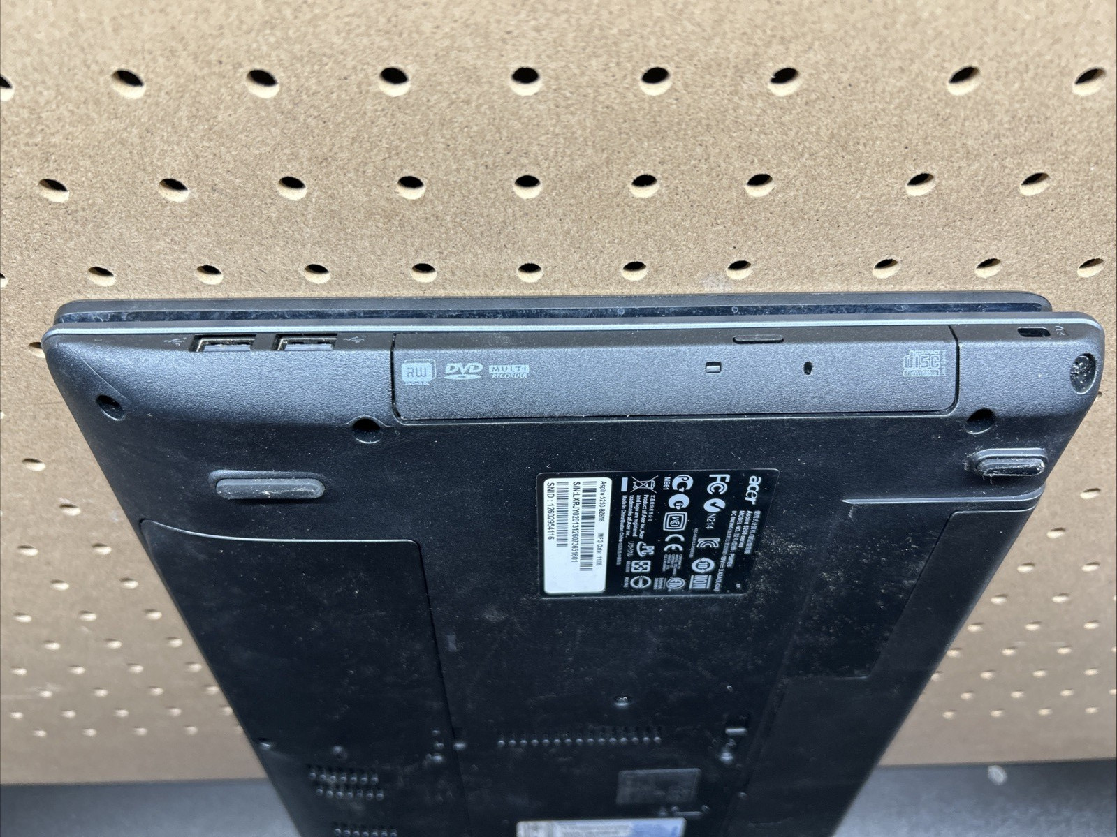 Acer Aspire 5250 Laptop AMD C-50 8GB RAM 320GB HDD Linux Mint – Needs Battery