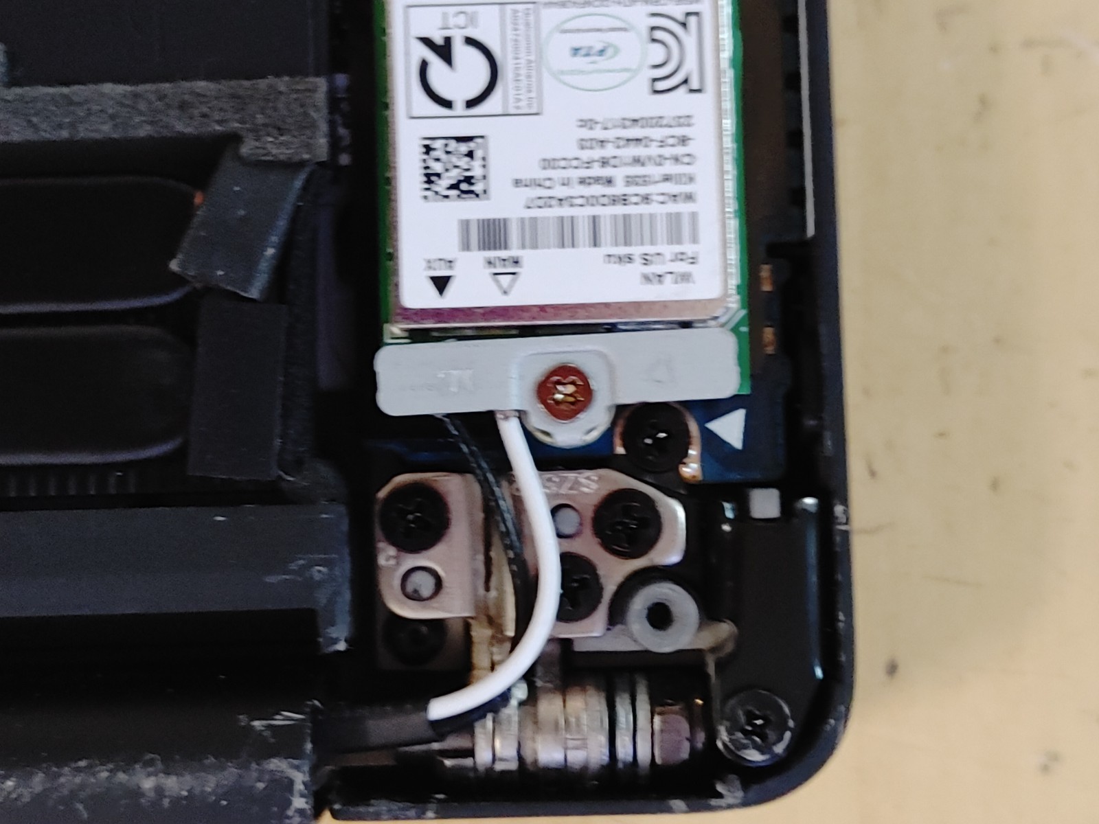 Dell XPS 9570 Core i7-8750H@2.20GHz, 8GB RAM , NO SSD , FOR PARTS/ REPAIR