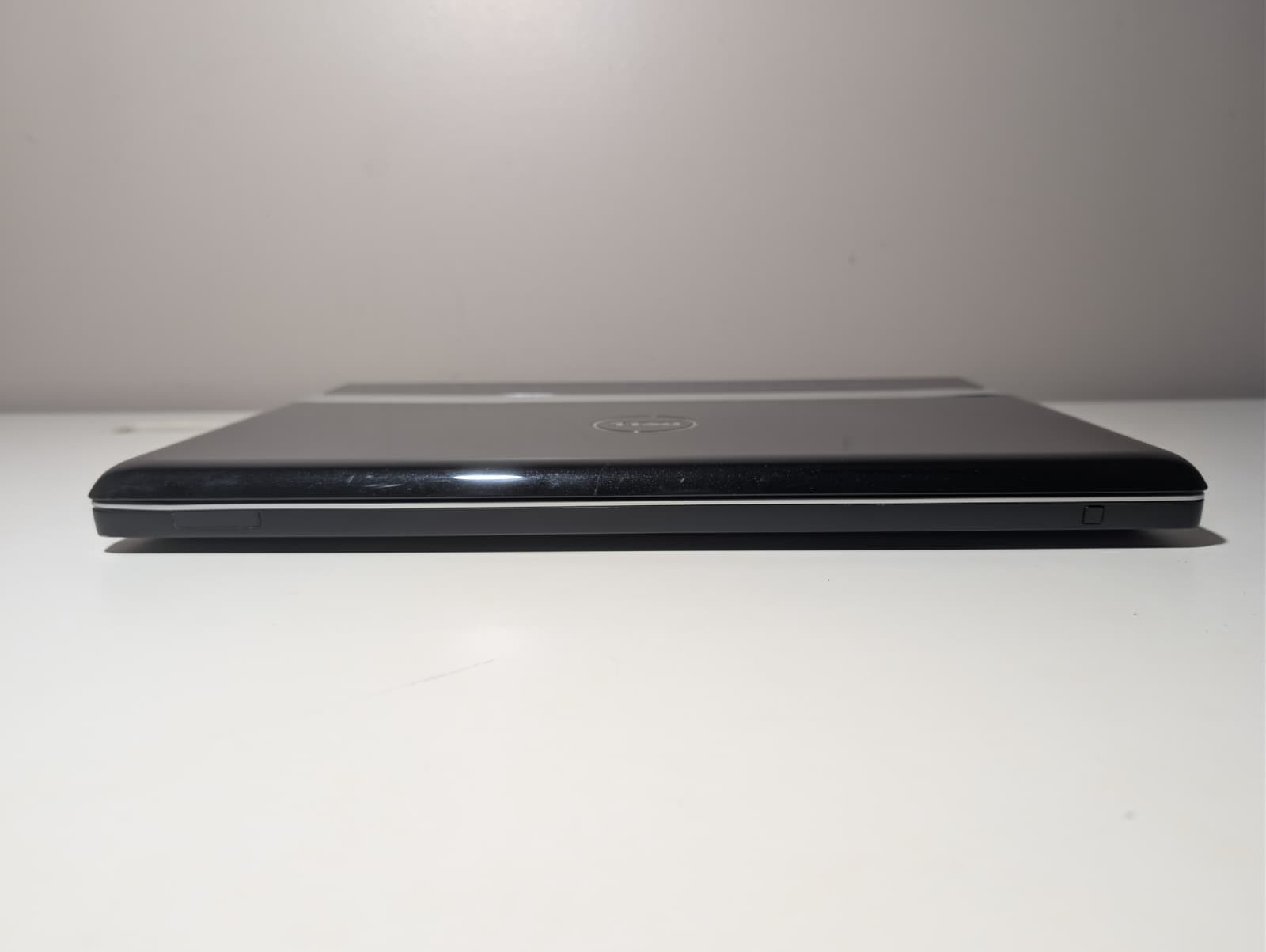 16″ Dell Studio XPS 1640 | C2D P7450 4GB RAM 320GB HD | HD+ AMD Graphics Backlit