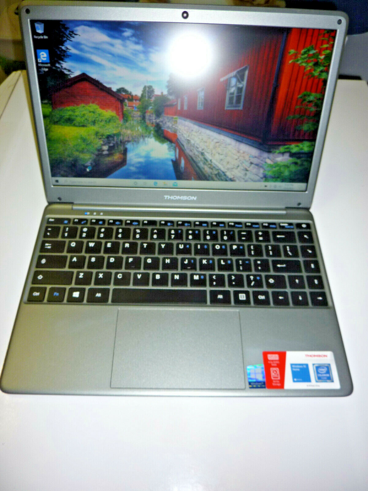 Thomson Neo X 14.1″ Windows 10 laptop Tungstene WWX14C4T64 64GB N3050 Very Nice