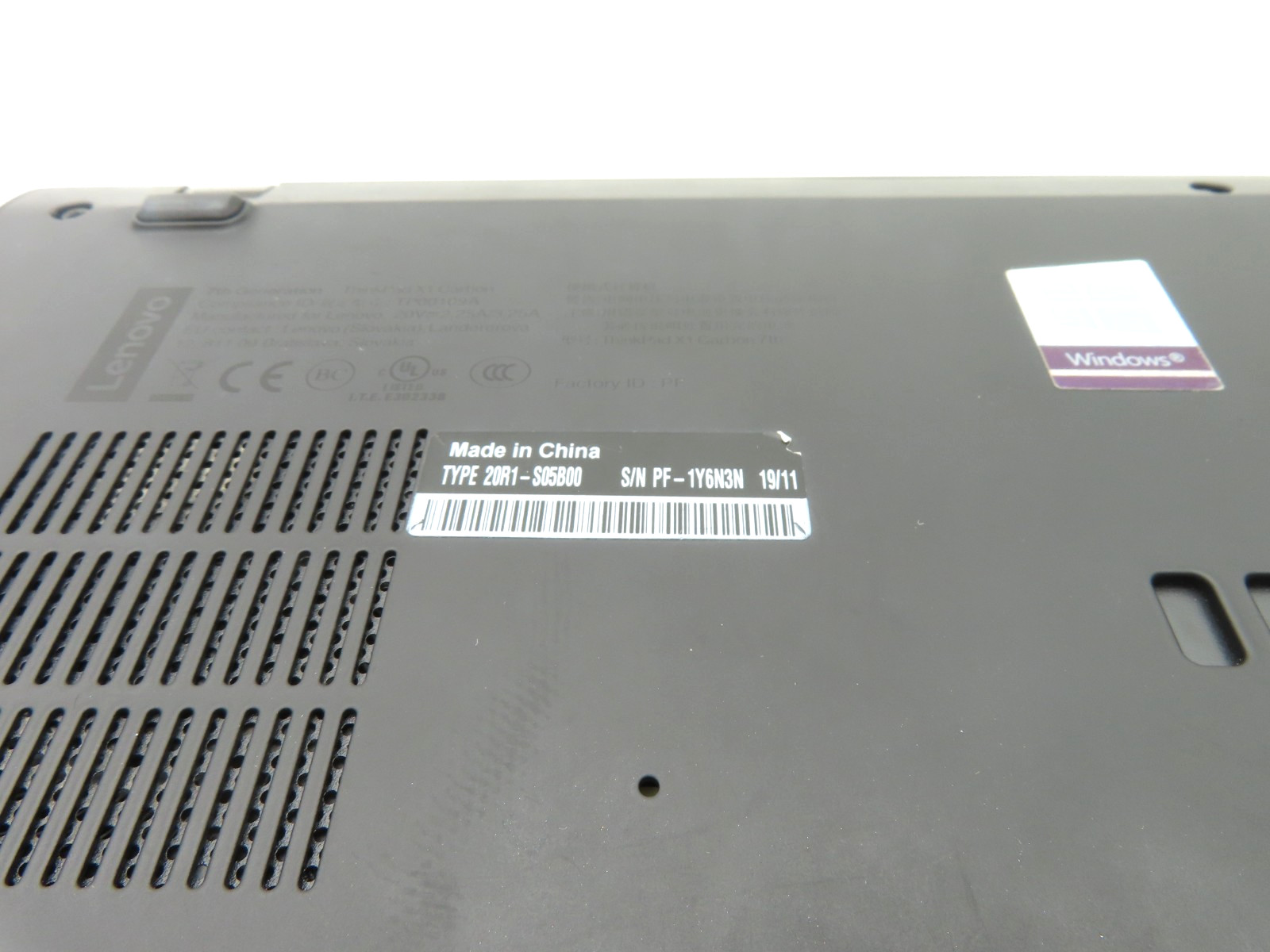 Lenovo ThinkPad X1 Carbon 7th Gen 14″ Intel i7-10710U 16GB RAM 256GB SSD
