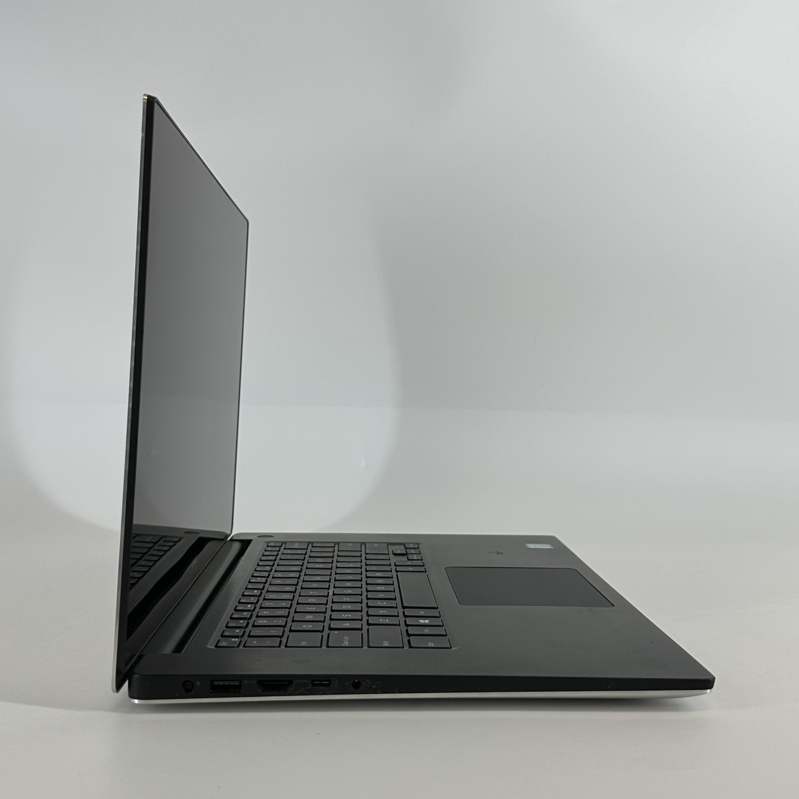 Dell XPS 15 7590 4K TOUCH i9-9980HK 2.40GHz 32GB 2TB SSD GTX 1650 Good