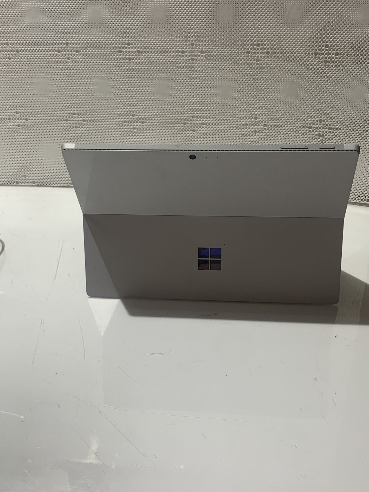 MICROSOFT SURFACE 1724 M3-6Y30@ 0.90 GHZ 4GB RAM 128GB NVME W10P W/AC TOUCH