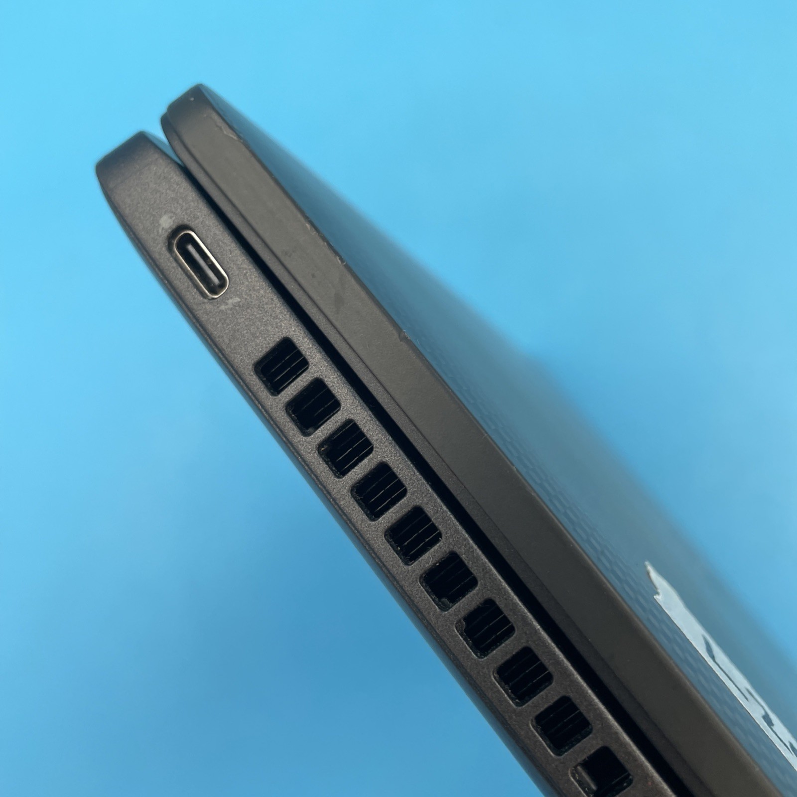 Dell Latitude 7430 | i5-1240P | 16GB RAM | 256GB SSD | NO OS | 98% BATTERY