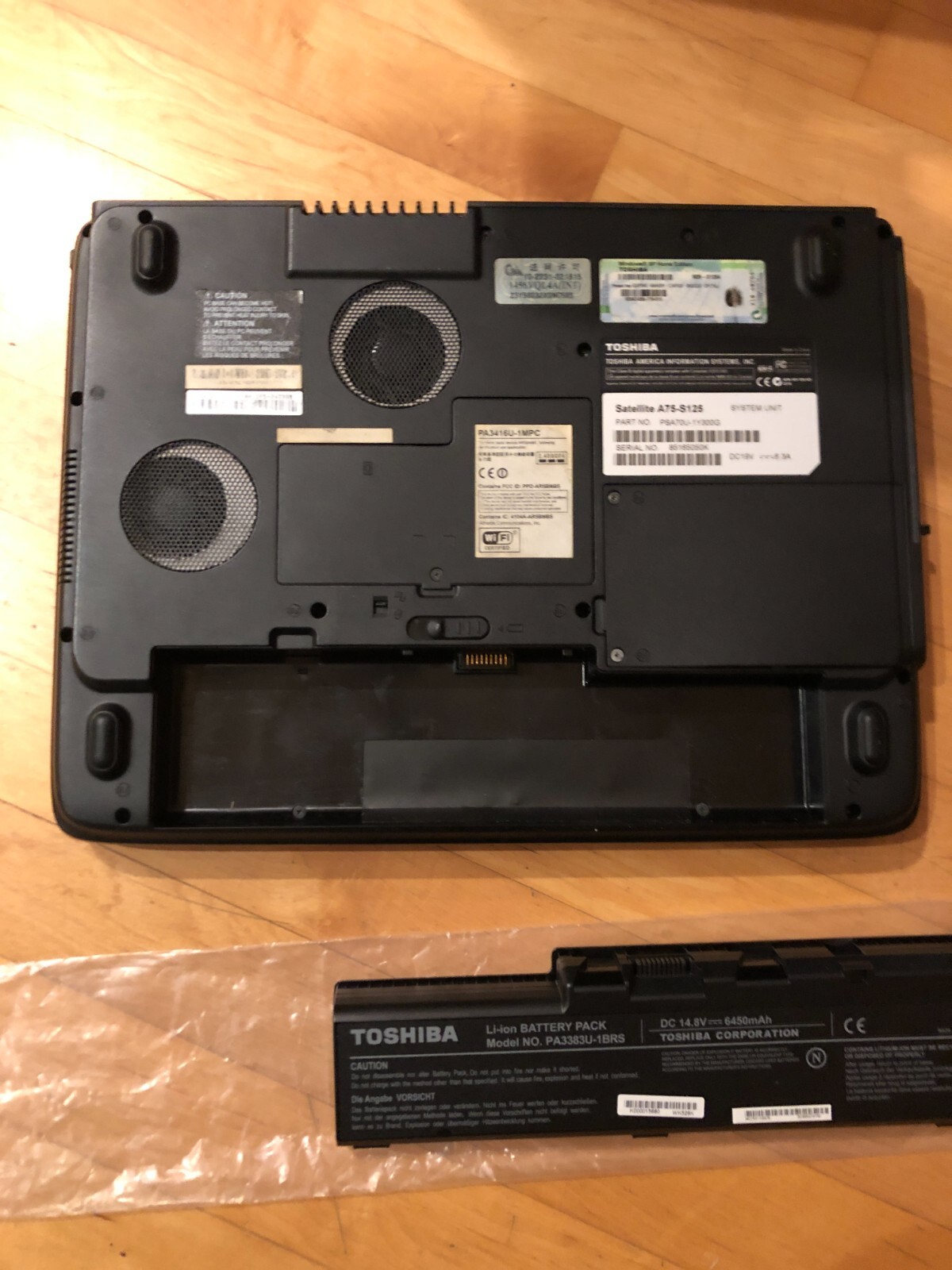 Toshiba Satellite A75-S125 laptop with Cisco-Linksys SRX400 wireless-G adapter