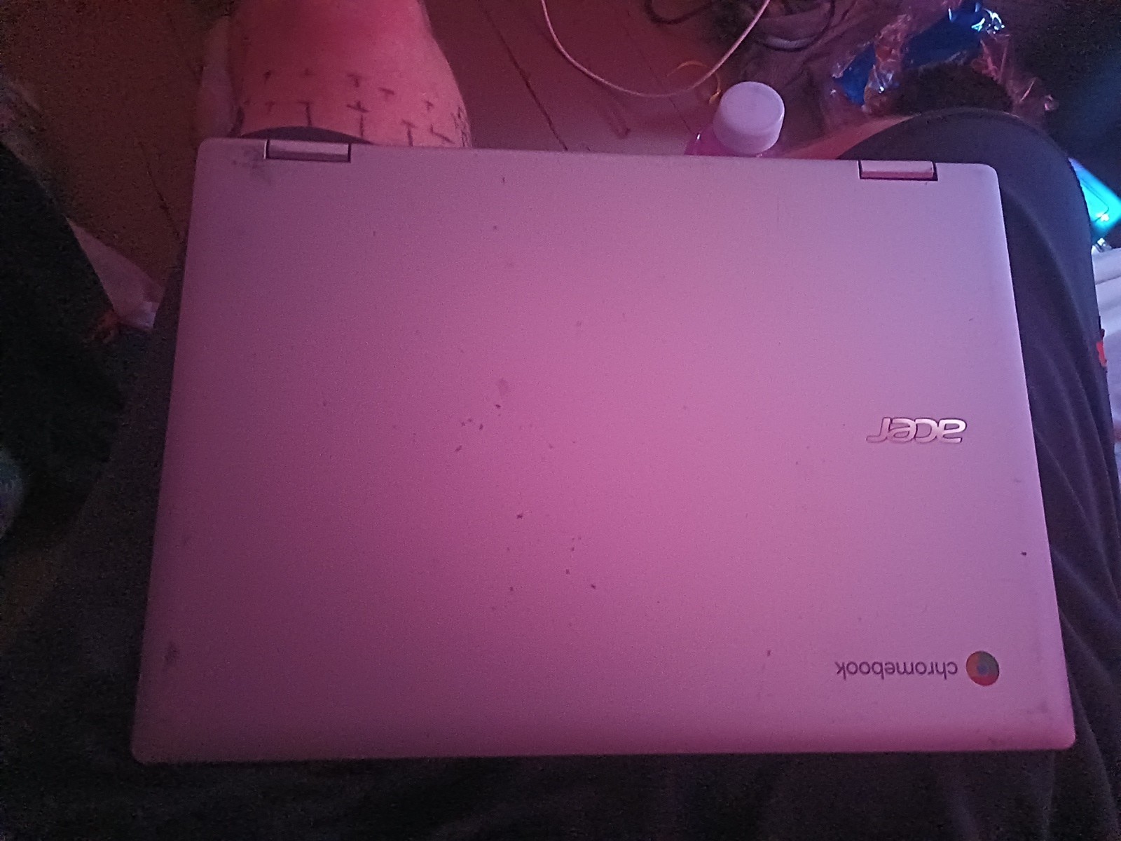 Acer Chromebook White Color 11.6 Inches And Can Turn Into an Ipad. Touch screen!