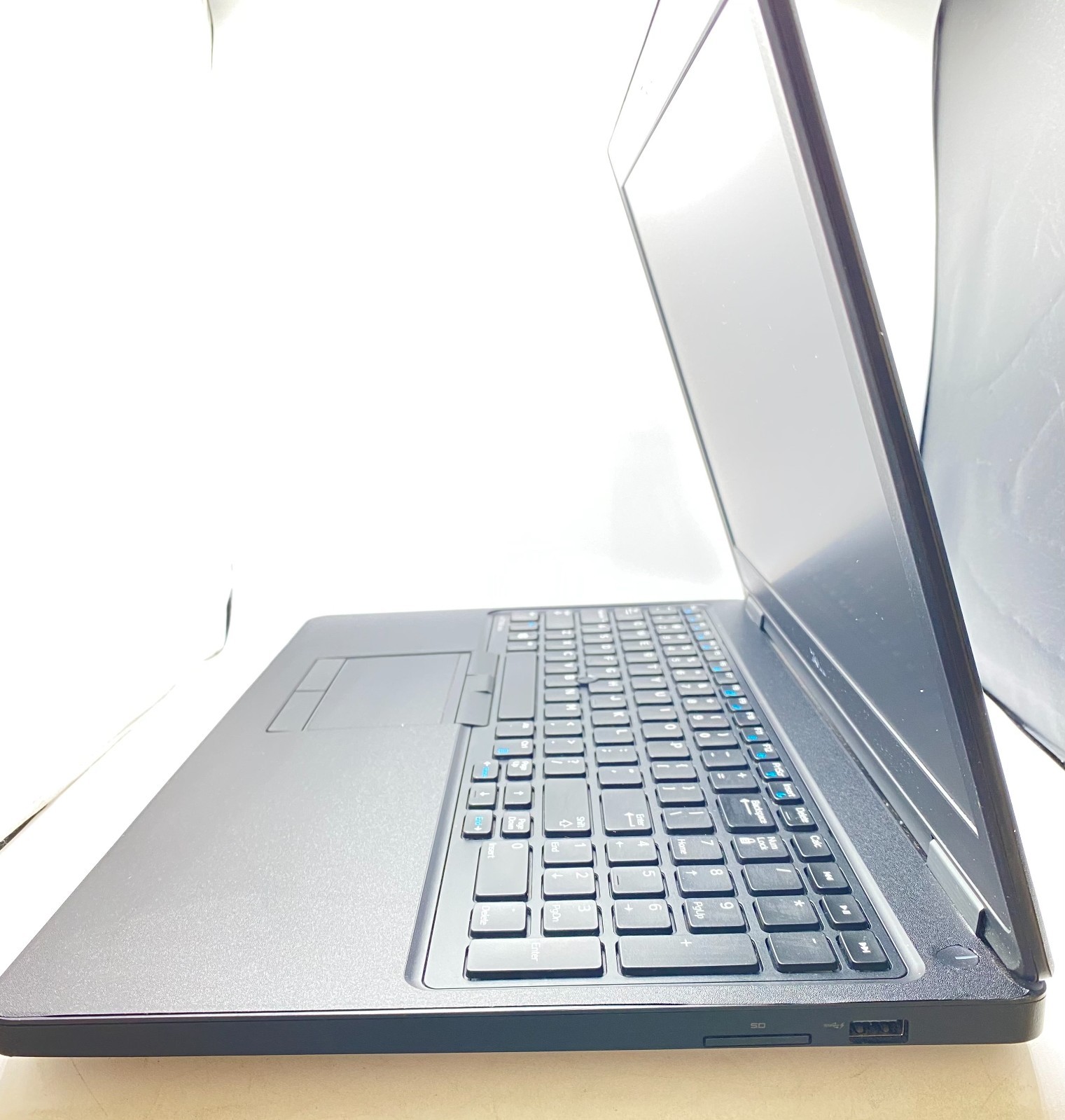 Dell Latitude E5550 15.6″ Intel Core i5-5200U 2.20GHz 8GB RAM 256GB SSD