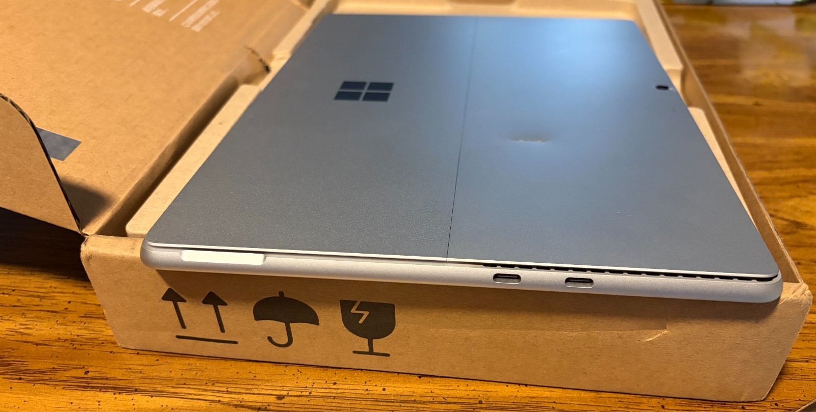 Microsoft Surface Pro 11 13″ OLED Ultra 7 266V 16GB 512GB EP2-20247 ( Read Desc)
